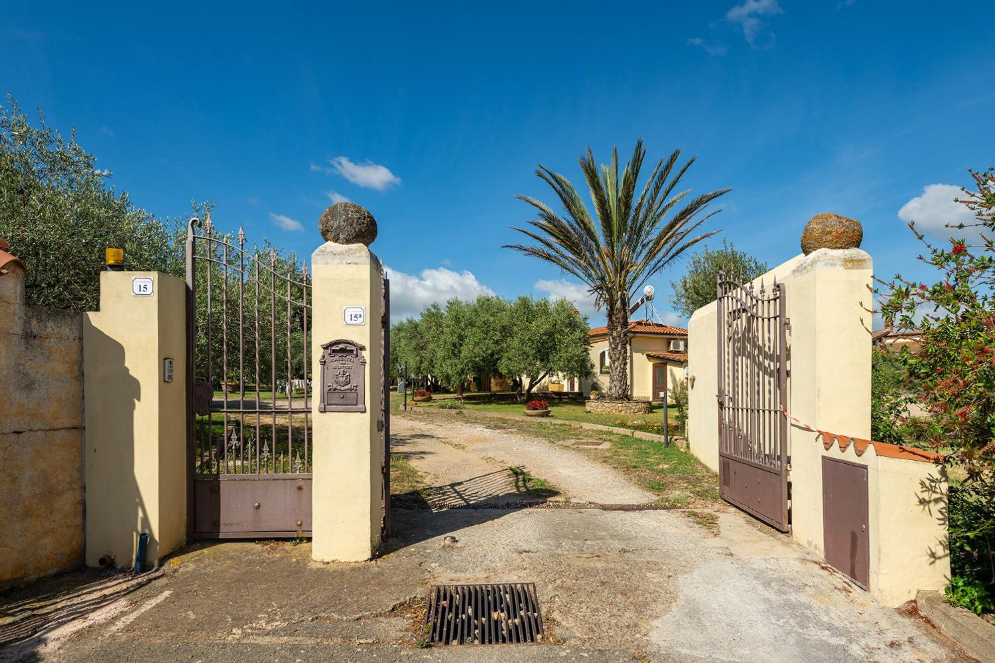 Villa Residenza Parco Degli Ulivi Villamassargia Exterior foto